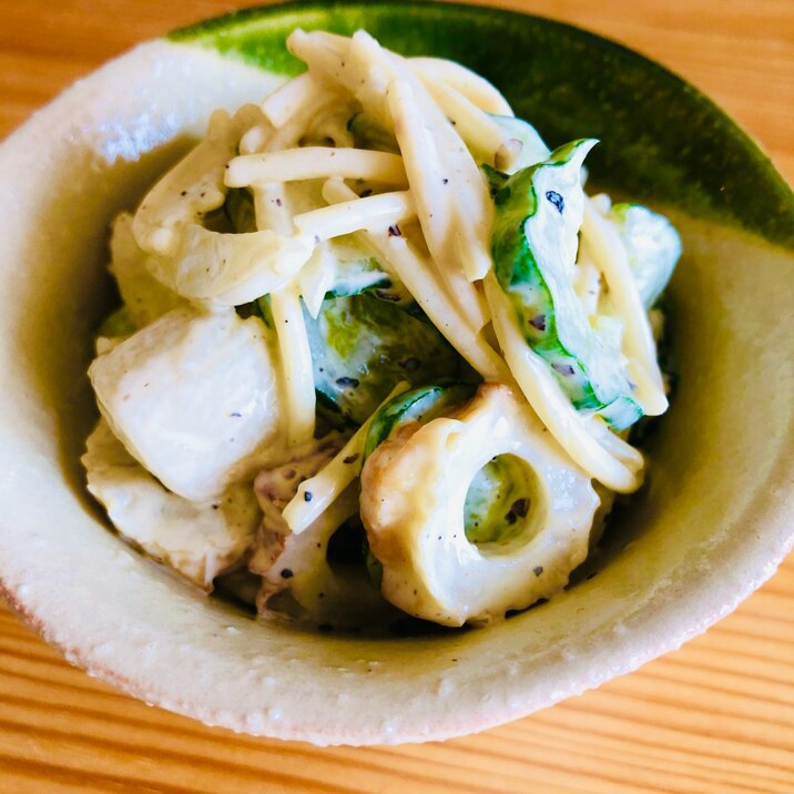 作り置きやお弁当にも☆新玉とちくわのスパサラダ
